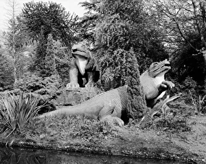 Historic images/1960 present day/crystal palace dinosaurs dd004597 Historic images/1960 present day/crystal palace dinosaurs dd004597