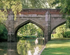 Heritage/english stately homes eltham palace gardens/eltham palace bridge j990133 Heritage/english stately homes eltham palace gardens/eltham palace bridge j990133