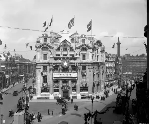 Prints of OCEANIC HOUSE, Cockspur Street, London Iconic Photographers of England - Historic Image Collections: Print of Oceanic House, a decorated London office building
