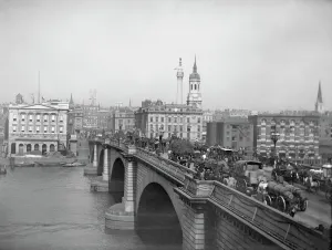Bridges – River Crossings and Engineering Structures: London Bridge Print, a photograph of the 1825 rebuilt bridge
