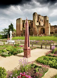 Heritage/castles kenilworth castle/kenilworth castle elizabethan garden n090442 Heritage/castles kenilworth castle/kenilworth castle elizabethan garden n090442
