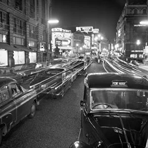 Automobiles Collection: Piccadilly a076470