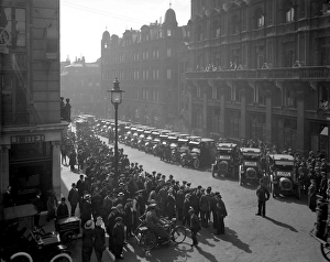 Taxis with banner We are enlisting for the war BL22698 Taxis with banner We are enlisting for the war BL22698