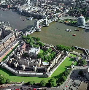 Images Dated 20th June 2007: Tower of London & Tower Bridge 21766_20