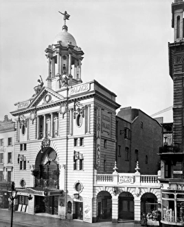 Historic images/45/victoria palace theatre london bb87 01220 Historic images/45/victoria palace theatre london bb87 01220