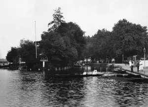 Steam Train Heritage Sites Prints: Reading, River Thames, July 1925