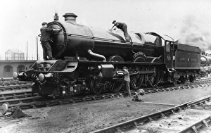 Loco staff cleaning No 6014 King Henry VII, c1930 Loco staff cleaning No 6014 King Henry VII, c1930