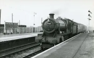 Steam Train Heritage Sites Prints: Loco No 6959 Peatling Hall, at Honeybourne Junction
