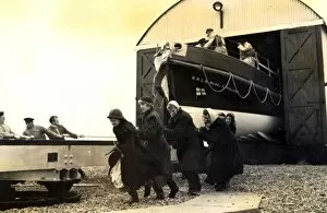 Heritage Collection: Black and white photo of the lady launchers hauling the Dungeness lifeboat