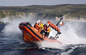 Clifden Atlantic 75 class inshore lifeboat Benjamin Downing Fairbridge B-751 with three crew on board heading towards Clifden Atlantic 75 class inshore lifeboat Benjamin Downing Fairbridge B-751 with three crew on board heading towards