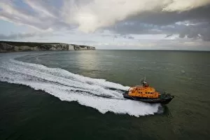 RNLI Collection: Dover severn class lifeboat City of London II 17-09 moving from left to right