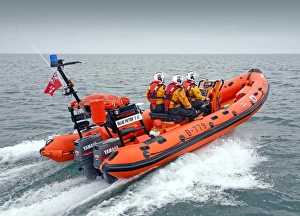 Littlehampton Atlantic 75 Blue Peter I B-779. Three crew on board, lifeboat moving from left to right Littlehampton Atlantic 75 Blue Peter I B-779. Three crew on board, lifeboat moving from left to right