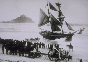 Penzance lifeboat Self Righter class ON 49 Dora approaching th Penzance lifeboat Self Righter class ON 49 Dora approaching th