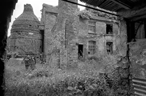 Abandoned kiln and buildings at Southorns pipeworks Abandoned kiln and buildings at Southorns pipeworks