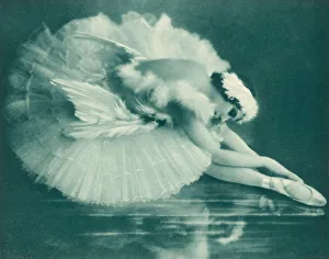 Anna Pavlova dancing Swan Lake