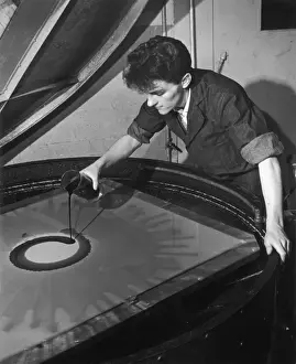 Heinz Zinram Photography Prints: Applying ink to a screen