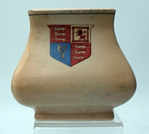 Bairnsfatherware squared vase If you knows Bairnsfatherware squared vase If you knows