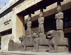 Basalt caryatids guarding the temple of Tell Halaf. Syria Basalt caryatids guarding the temple of Tell Halaf. Syria