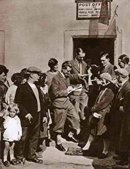 Birth of Princess Margaret - Interested villagers of Glamis Birth of Princess Margaret - Interested villagers of Glamis