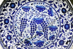 Blue and white plate with turquoise, 1530-1545. Iznik Blue and white plate with turquoise, 1530-1545. Iznik