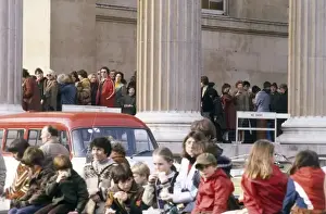Famous British Landmarks Prints: British Museum Crowd