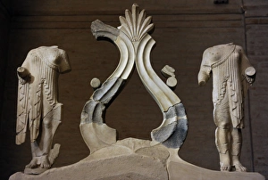 Central coronation of the west pediment of the Temple of Aeg Central coronation of the west pediment of the Temple of Aeg