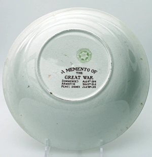 Cream pottery bowl - WWI - Bairnsfatherware Cream pottery bowl - WWI - Bairnsfatherware