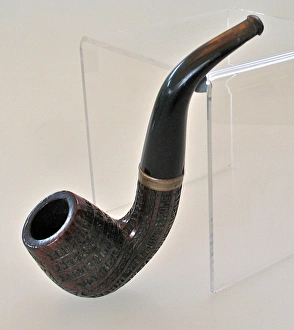 A curved stem pipe, finely hand carved - WWI A curved stem pipe, finely hand carved - WWI