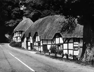 Traditional English Cottages Prints: Deep Thatched Cottages