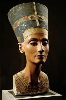 Egyptian art. Nefertiti bust. Limestone and stucco. Neues Mu Egyptian art. Nefertiti bust. Limestone and stucco. Neues Mu