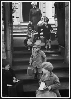 World War 2 Evacuation Prints: Evacuees and Matron