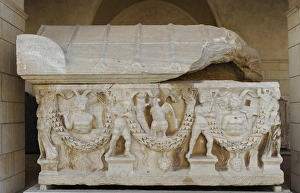 Garland sarcophagus. Marble. Tel Mevorah Garland sarcophagus. Marble. Tel Mevorah