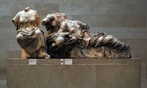 Three Goddesses. Hestia, Dione and Aphrodite. East Pediment Three Goddesses. Hestia, Dione and Aphrodite. East Pediment