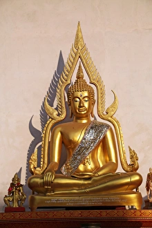Gold Buddha, Wat Chedi Luang temple, Chiang Mai Gold Buddha, Wat Chedi Luang temple, Chiang Mai
