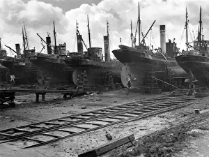 Prints of Fishing trawlers at Grimsby, Lincolnshire, England. Date: 1930s Lincolnshire Prints: Grimsby Trawlers Fishing Print, 1930s