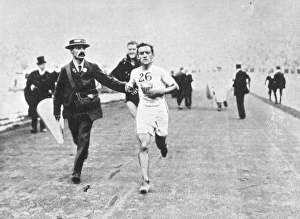 Hayes winning the Marathon Race. Olympic Games, London 1908 Hayes winning the Marathon Race. Olympic Games, London 1908