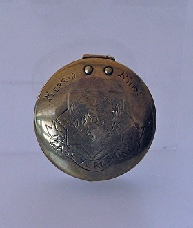 Hinged brass tobacco tin - East Yorkshire Regiment Hinged brass tobacco tin - East Yorkshire Regiment