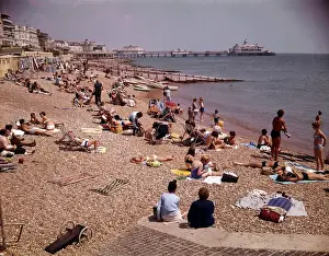 Devon Coastal Scenery Prints: Holidaymakers on the beach, Torquay, Devon