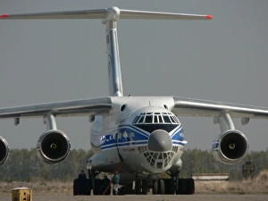 Ilyushin IL-76TD 90VD of Volga Dnepr (forward view) clo Ilyushin IL-76TD 90VD of Volga Dnepr (forward view) clo