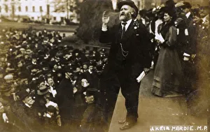 Keir Hardie addressing suffragettes at Trafalgar Square Keir Hardie addressing suffragettes at Trafalgar Square
