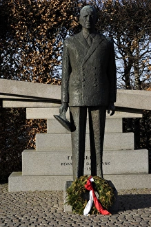 King Frederick IX of Denmark. Statue by Knud Nellemose, 1981 King Frederick IX of Denmark. Statue by Knud Nellemose, 1981