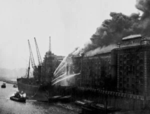 Smoke Collection: LCC-LFB Warehouse fire, Butlers Wharf, Bermondsey