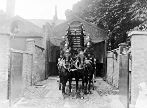 LCC-MFB Streatham sub-fire station and engine LCC-MFB Streatham sub-fire station and engine