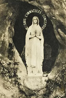 Cave Collection: Lourdes - The statue in the Grotto