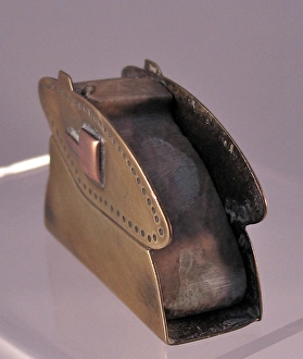 Match striker in the form of a WWI tank Match striker in the form of a WWI tank