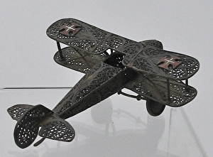 Model of biplane, finely cut wings and fuselage, WW1 Model of biplane, finely cut wings and fuselage, WW1