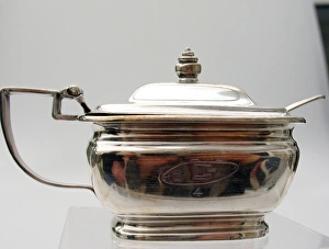 Mustard pot (Mappin & Webb), WW1 Mustard pot (Mappin & Webb), WW1