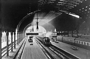 Paddington Station, platform 5 and 6 - London Paddington Station, platform 5 and 6 - London