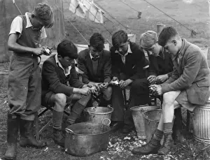 Peeling Potatoes at Harvest Camp, Great Easton Print