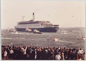 Queen Elizabeth II leaving Southampton with 5th Infantry Bri Queen Elizabeth II leaving Southampton with 5th Infantry Bri